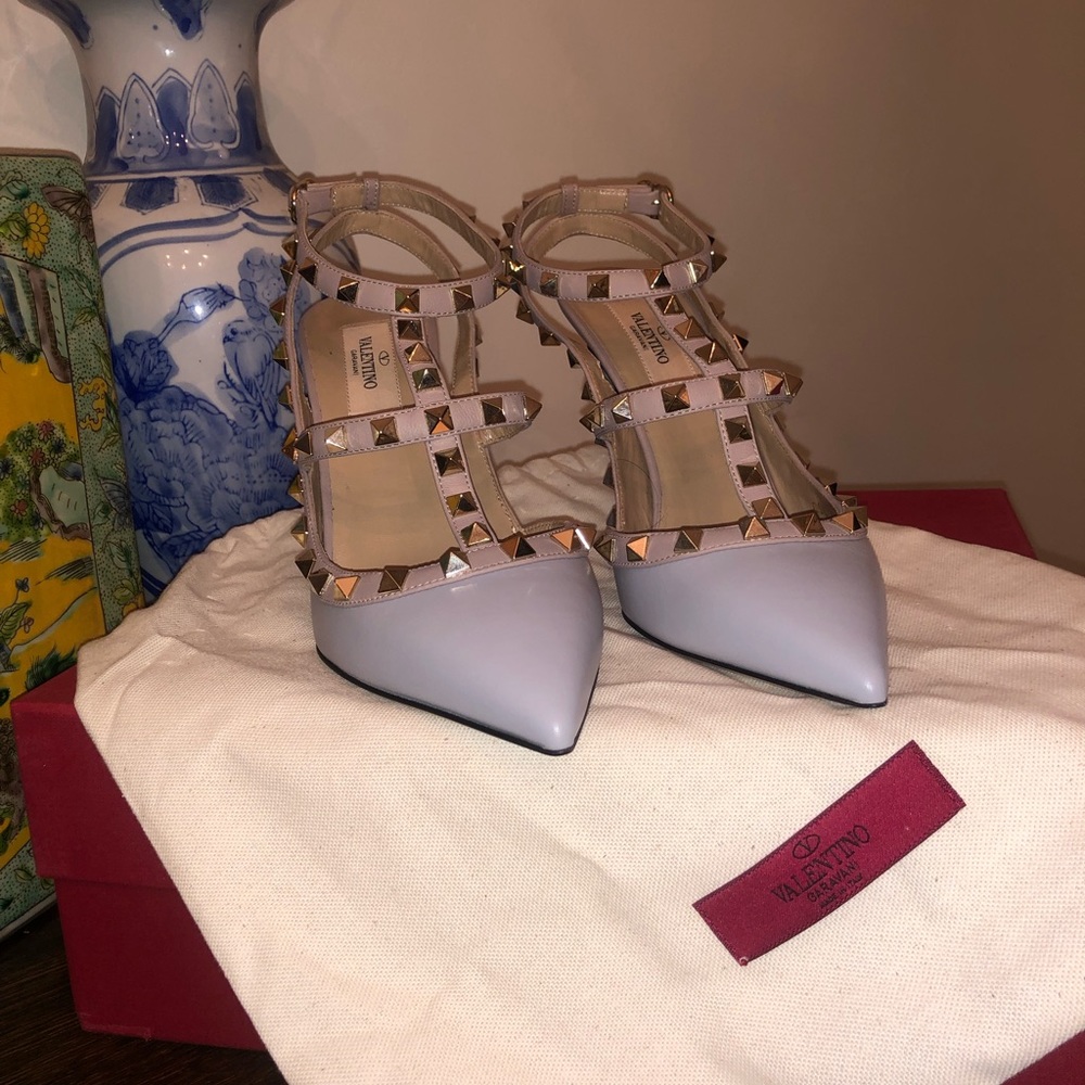 Brand New Never Worn: Valentino Rockstud Pumps - Picture 3 of 5